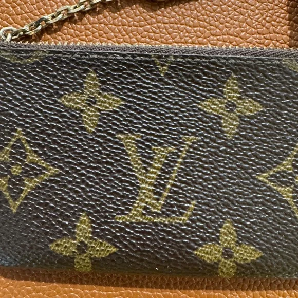 Louis Vuitton Monogram Key Holder - Picture 3 of 7